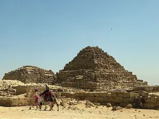 东部墓地与王后金字塔群