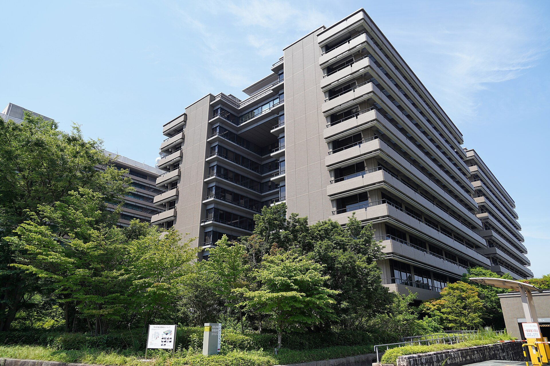 熊本縣廳魯夫銅像