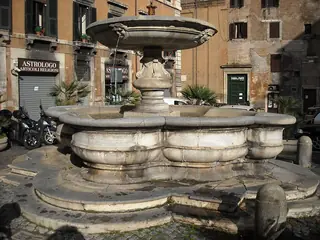 Piazza delle Cinque Scole